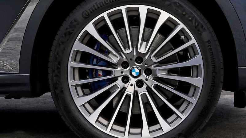 BMW X7 vs. Mercedes GLS vs. Volvo XC90 vs. Audi Q7