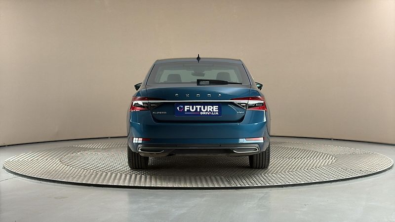 Škoda Superb 2.0 TDI L&K DSG 4x4 - fotka 5 z 35