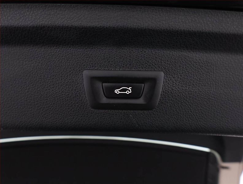 BMW Řada 3 (2015) Luxury Line 320i xDrive GT - fotka 18 z 20