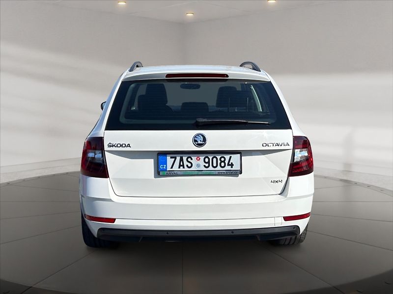 Škoda Octavia 2,0 TDI 110 Style 4x4 AT - fotka 5 z 11