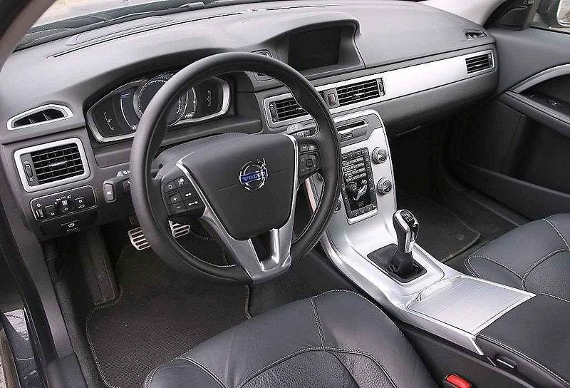 Volvo V70.
