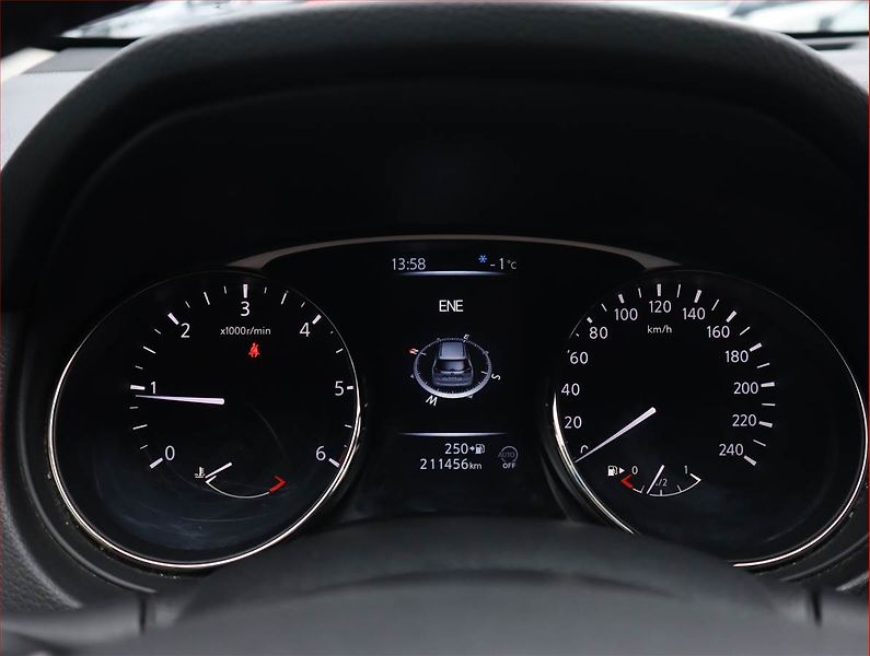 Nissan X-Trail (2015) Tekna 1.6 dCi, 7 míst - fotka 11 z 23