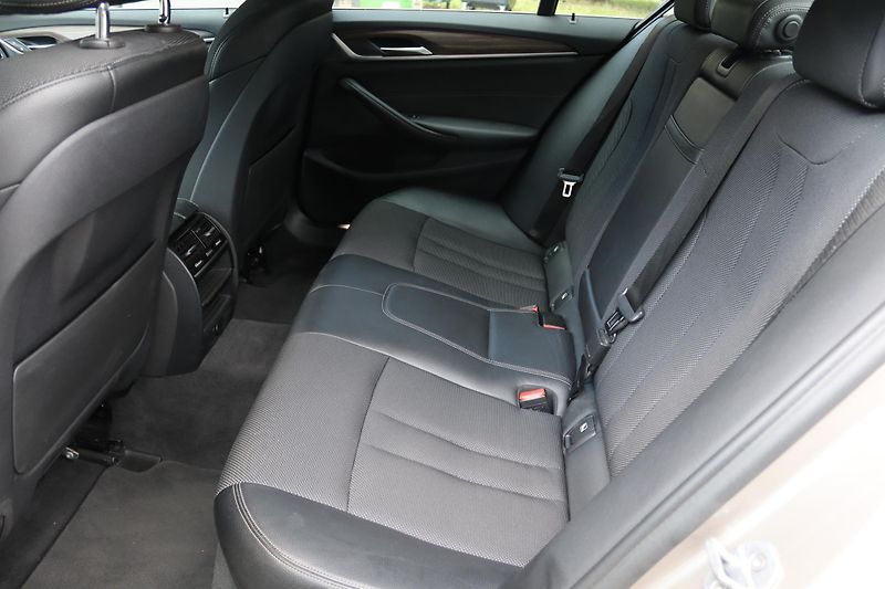 BMW Řada 5 520D XDRIVE SPORT LINE G30  - fotka 39 z 50