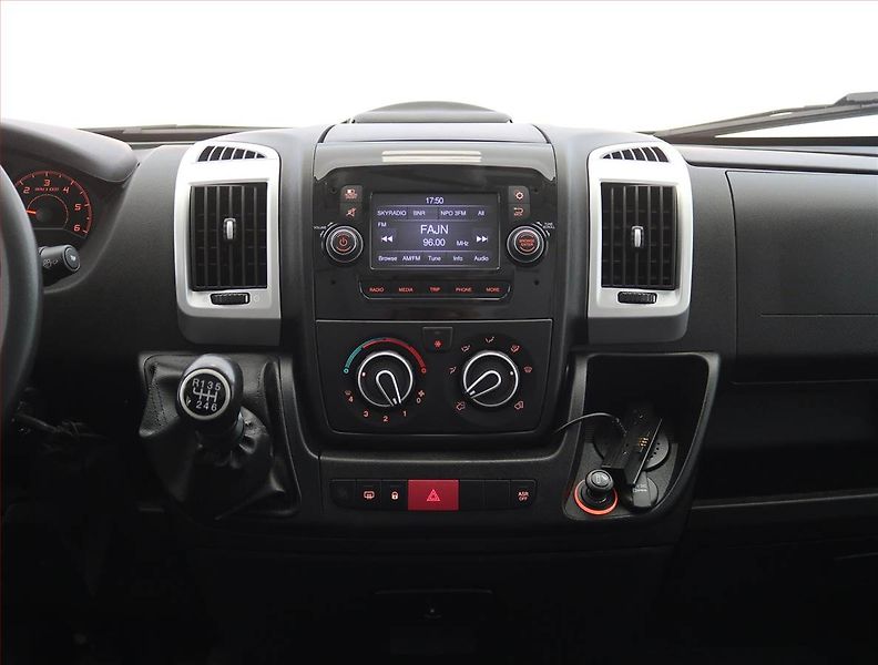 Citroën Jumper (2019) 2.2 BlueHDi, Bus, 9Míst, DPH - fotka 12 z 19