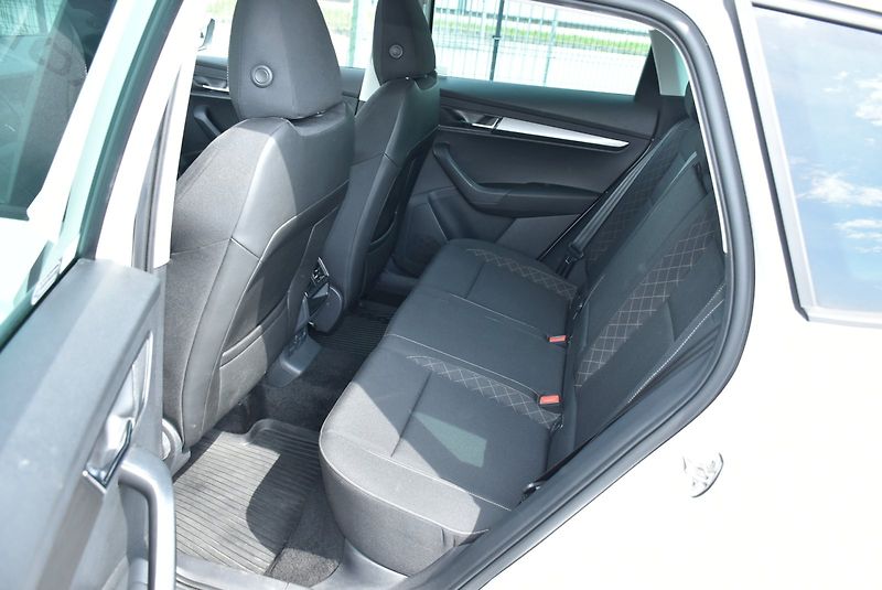 Škoda Karoq (2020) 125 LET 1.5 TSI 110kW - fotka 25 z 32