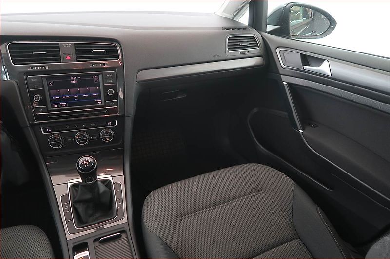 Volkswagen Golf (2018) 1.6 TDI, Serv.kniha, Tempomat - fotka 8 z 16