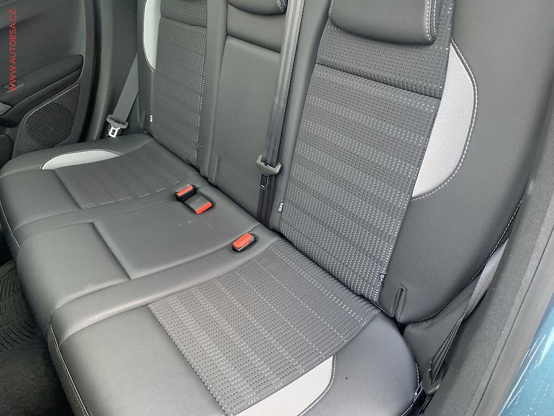 Peugeot 2008 (2016) 1.6 HDi, 1.maj,ČR, Allure - fotka 10 z 18