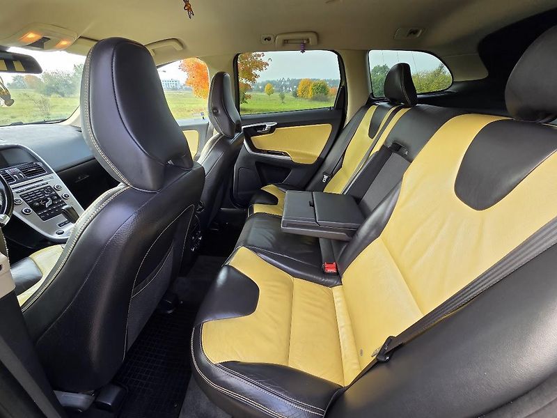 Volvo XC60 (2010) 2,4 D5-151KW-AWD- AUTOMAT - fotka 16 z 20