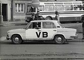 Kapoty i dveře byly bílé s písmeny VB