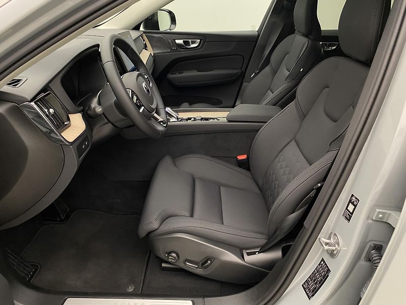 Volvo XC60 T6 AWD RECHARGE DARK PLUS CZ - fotka 3 z 62