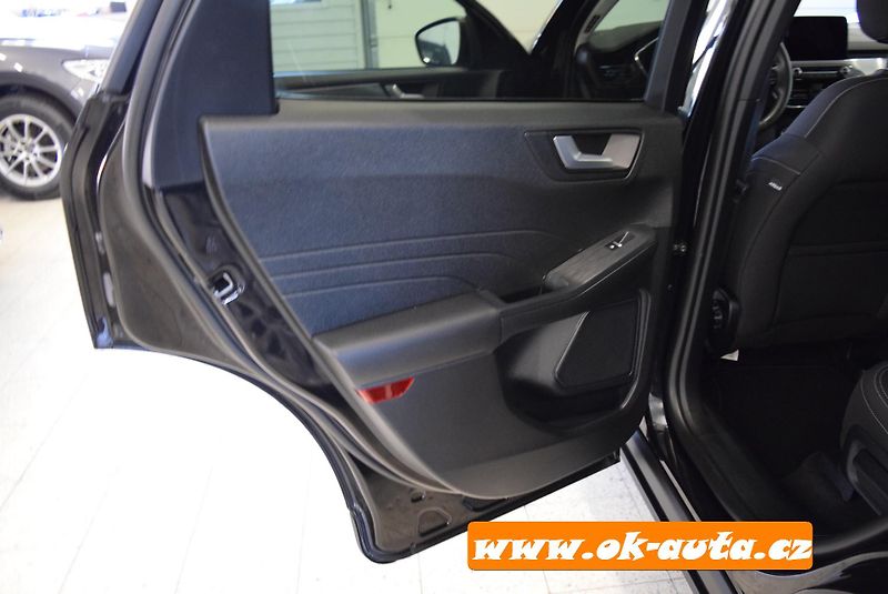 Ford Kuga 2.5 HYBRID TITANIUM 2023  - fotka 23 z 60
