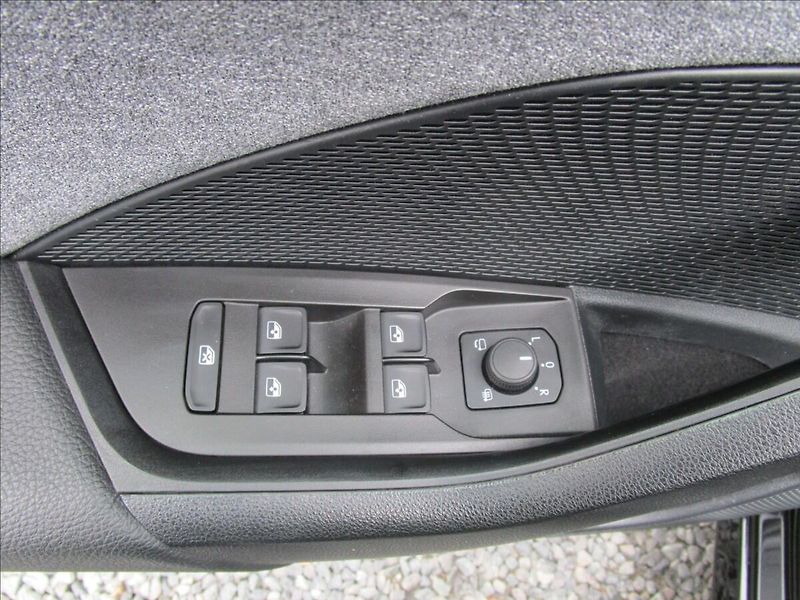 Škoda Octavia Combi 2.0TDi DSG Selection - fotka 21 z 59