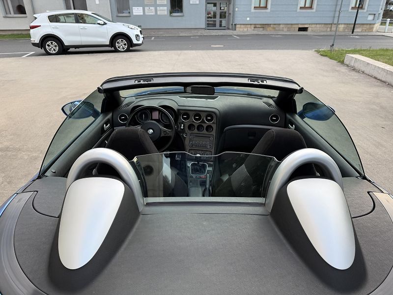 Alfa Romeo Spider (2026) 2.2JTS, nehavarované - fotka 11 z 20