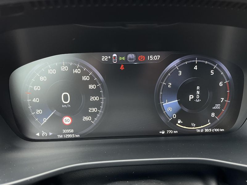Volvo XC40 FWD T2 Core - fotka 14 z 44