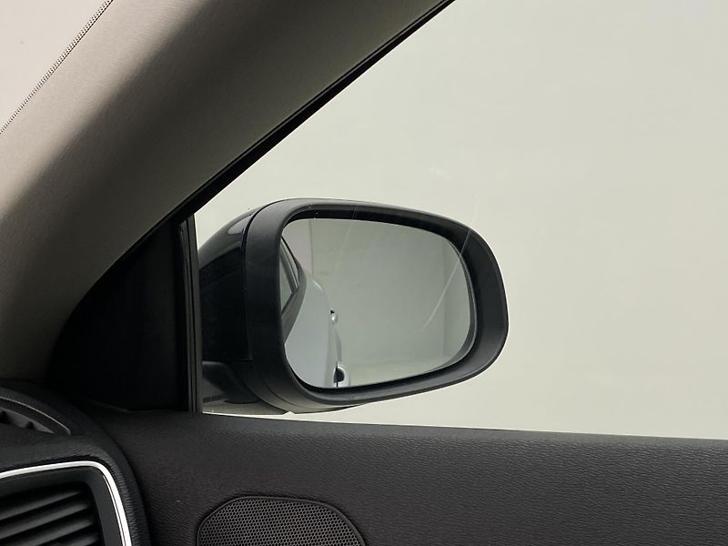 Volvo V40 CC D3 MOMENTUM AUT  - fotka 30 z 43