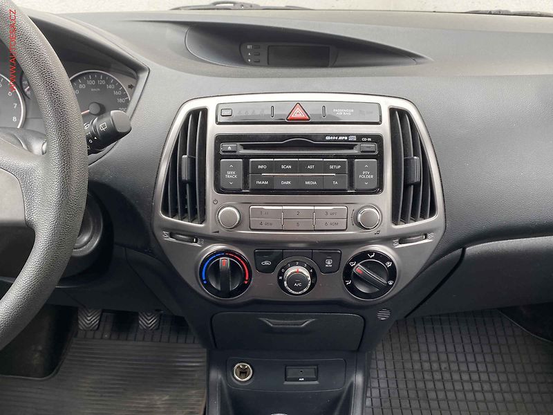 Hyundai i20 (2013) 1.2i, ČR, AC - fotka 12 z 15