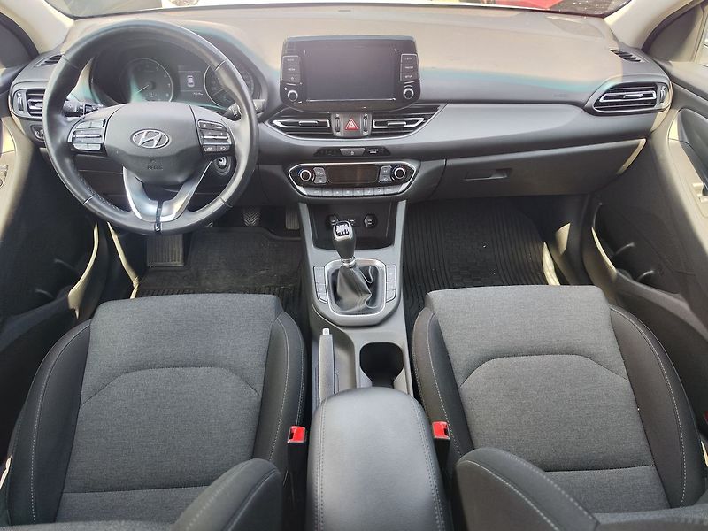 Hyundai i30 1.5 T-GDi/117kW Smart Family - fotka 11 z 30