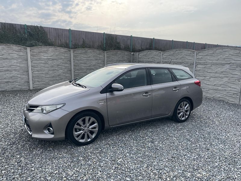 Toyota Auris 1.8i 16v HYBRID AUT NAVI CAM!! - fotka 61 z 166