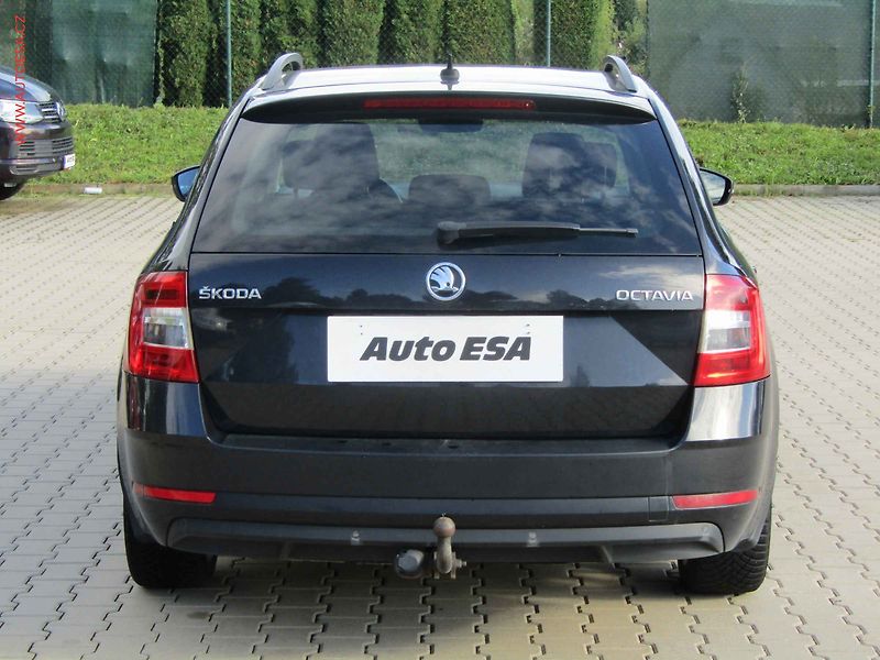 Škoda Octavia (2017) 1.6 TDi, AC, park.čidla - fotka 5 z 14