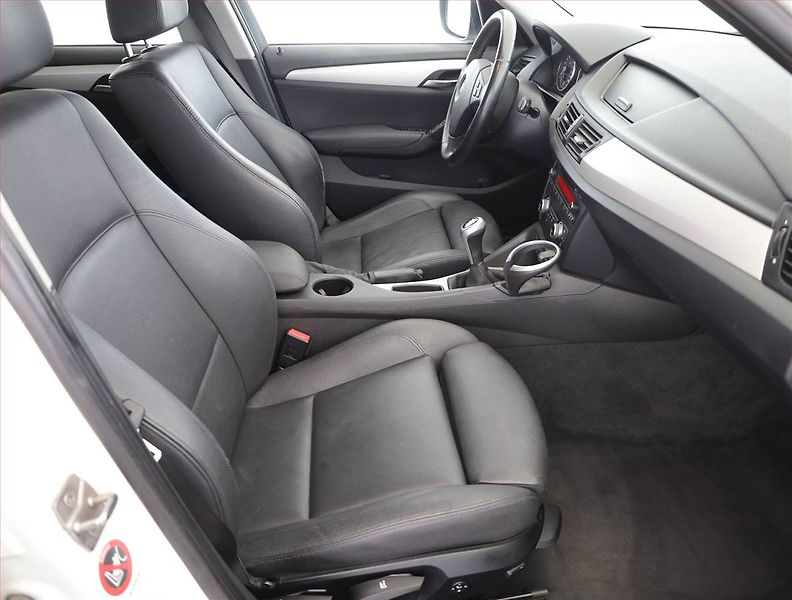 BMW X1 (2010) xDrive20d, 4X4, Serv.kniha - fotka 7 z 15
