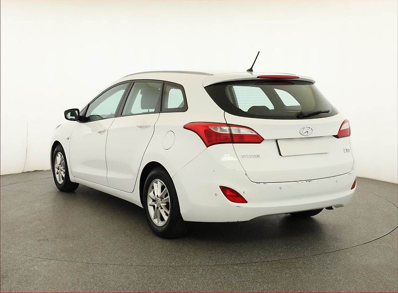 Hyundai i30 (2015) 1.6 MPI, ČR,1.maj, Serv.kniha - fotka 4 z 11