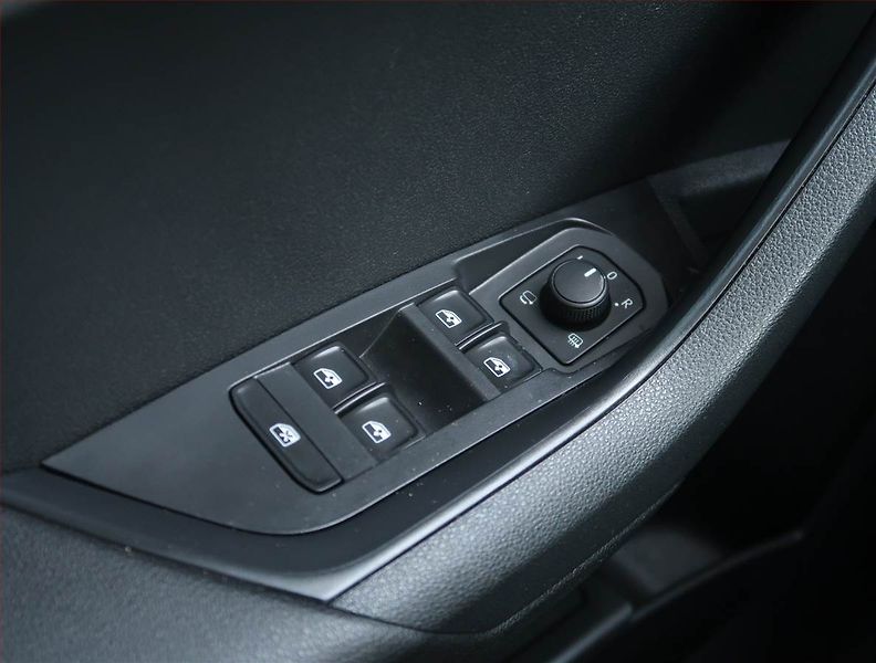 Škoda Karoq (2023) Ambition Plus 2.0 TDI, 4X4,DSG - fotka 19 z 25