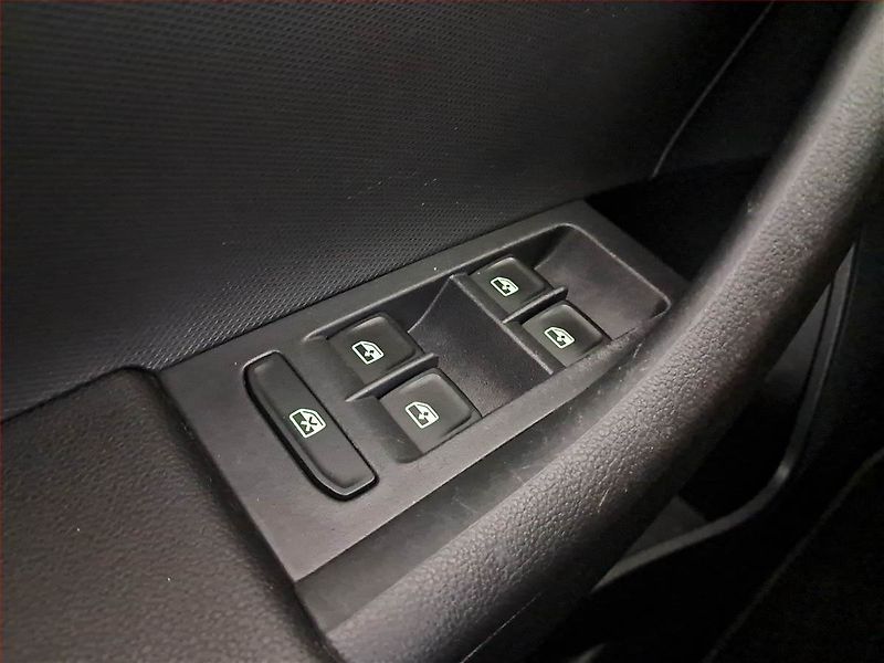 Škoda Rapid (2016) Spaceback 1.2 TSI, ČR,1.maj - fotka 17 z 18