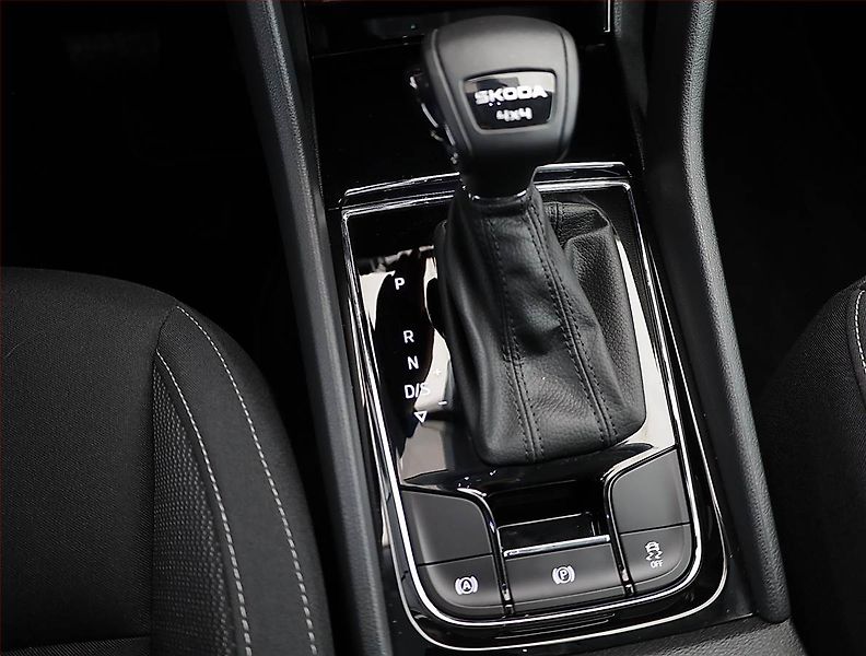 Škoda Karoq (2025) 2.0 TDI, Drive, 4x4 - fotka 16 z 20