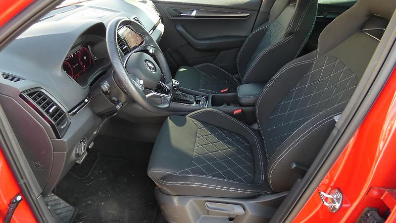 Škoda Karoq 1,5 TSI Sportline Exclusive DS - fotka 19 z 27