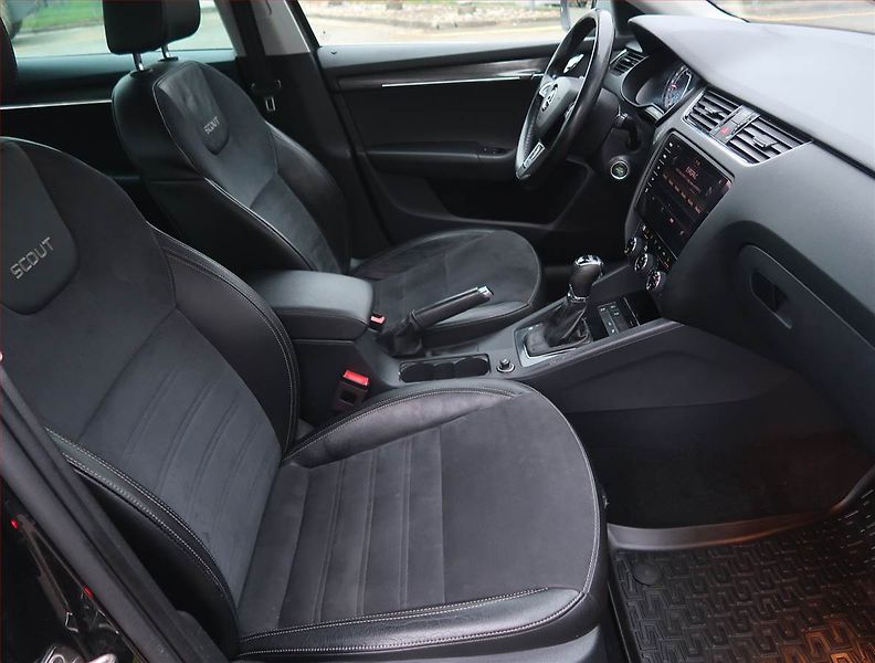 Škoda Octavia (2018) Scout 2.0 TDI, 4X4, Automat - fotka 9 z 28