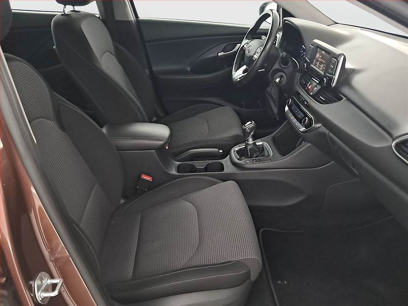 Hyundai i30 (2018) Trikolor 1.0 T-GDI, Serv.kniha - fotka 9 z 17
