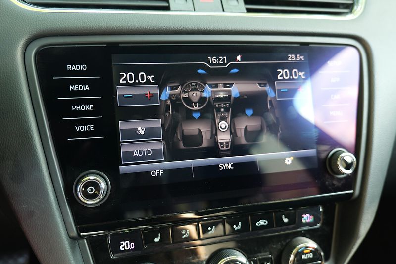 Škoda Octavia 1.0 TSI DSG CarPlay Tažné Senz - fotka 22 z 30
