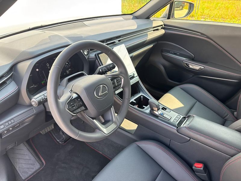 Lexus LBX 1.5 HSD e-CVT Emotion Tech - fotka 11 z 27