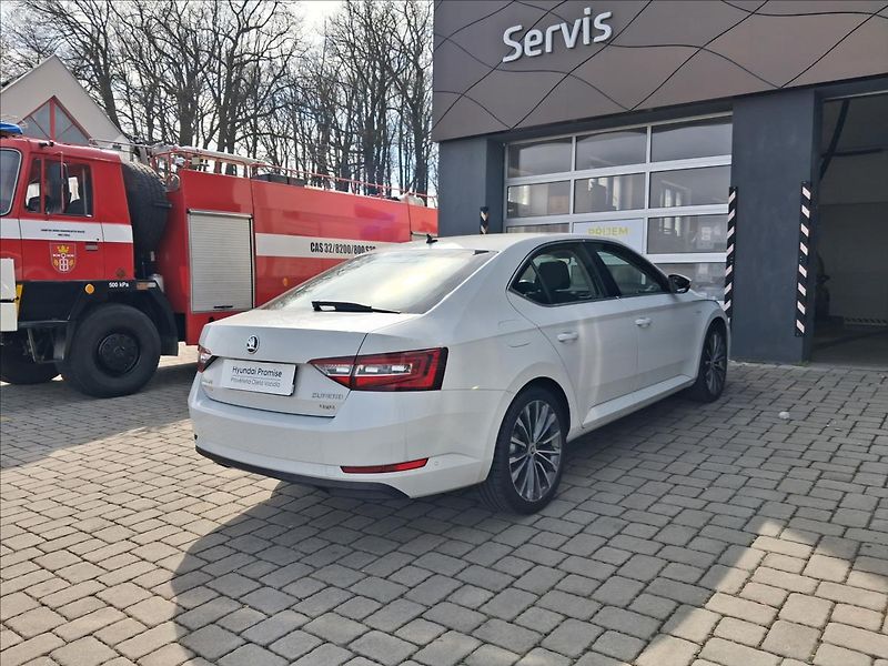 Škoda Superb 2,0 TDI DSG 4x4 L&K Pano - fotka 2 z 22