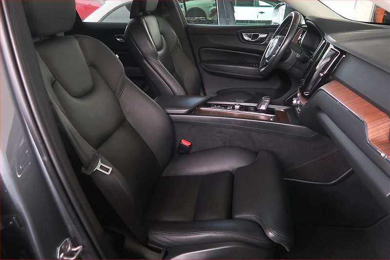 Volvo XC60 (2020) B4 AWD - fotka 9 z 17