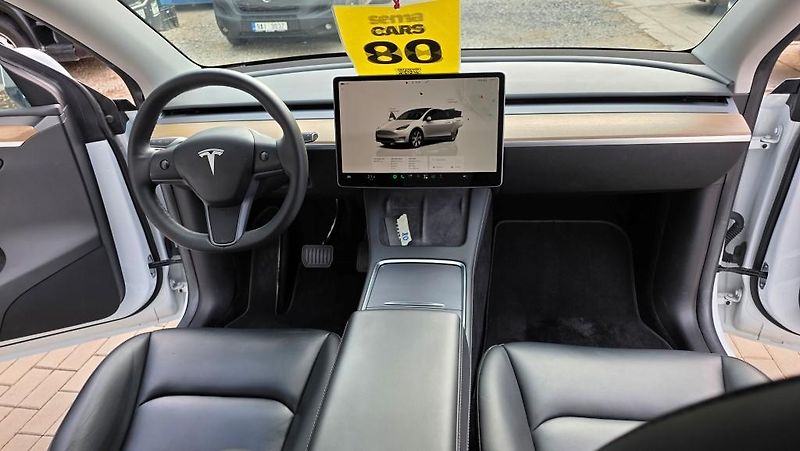 Tesla Model Y (2022) Long Range AWD SoH 91,4% - fotka 16 z 37