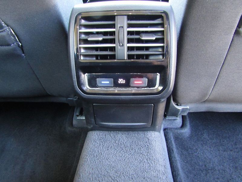 Volkswagen Passat (2015) 2.0 TDI 110kW NOVÉ ROZVODY - fotka 27 z 40