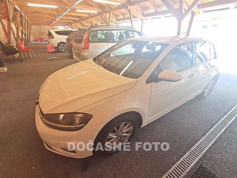 Volkswagen Golf (2017) 1.4 TSi, 1.maj,ČR, masáž - fotka 1 z 3