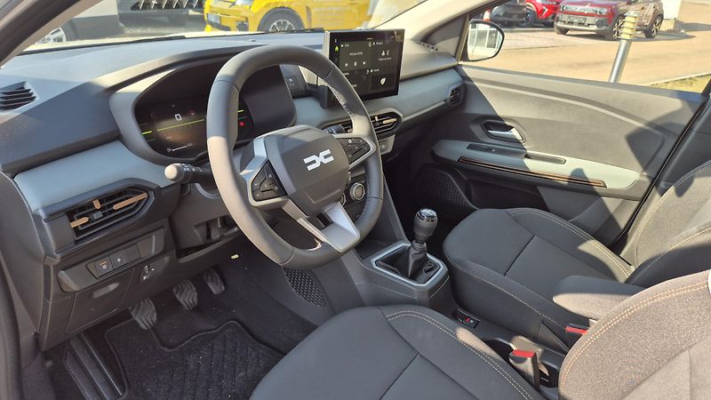 Dacia Jogger (2026) Extreme TCe 110 7 míst - fotka 5 z 11