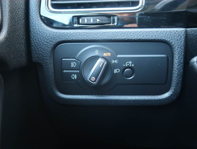 Volkswagen Touareg (2015) 3.0 TDI - fotka 21 z 31