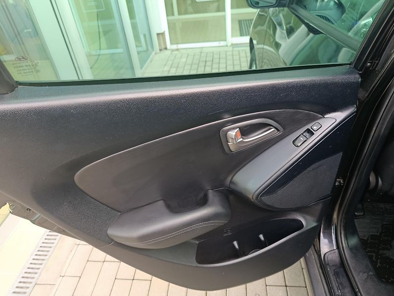 Hyundai ix35 (2011) 2.0 100kw 4X4 REZERVACE - fotka 13 z 21