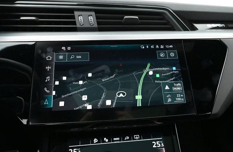Audi Q8 e-tron 55 Q S-Line SoH 94% 360k Pano  - fotka 15 z 24