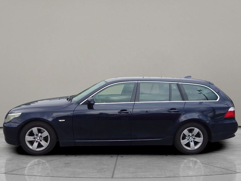 BMW Řada 5 530d PĚKNÝ !!! SERV.KNIHA ! - fotka 3 z 29
