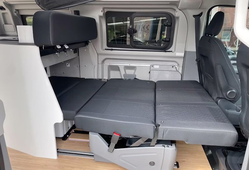 Ford Transit Custom 320 L1 Nugget Titanium Manual - fotka 4 z 6