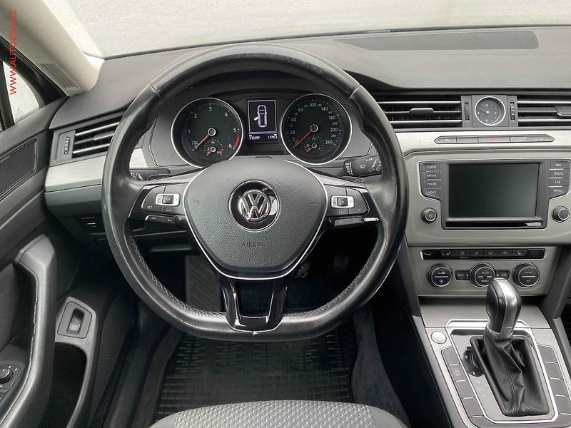 Volkswagen Passat (2016) 2.0 TDi, DSG, park.asist - fotka 11 z 19