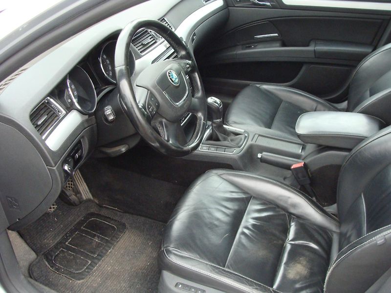 Škoda Superb 2.0 TDi, 125 kW, 4X4, klima - fotka 9 z 30