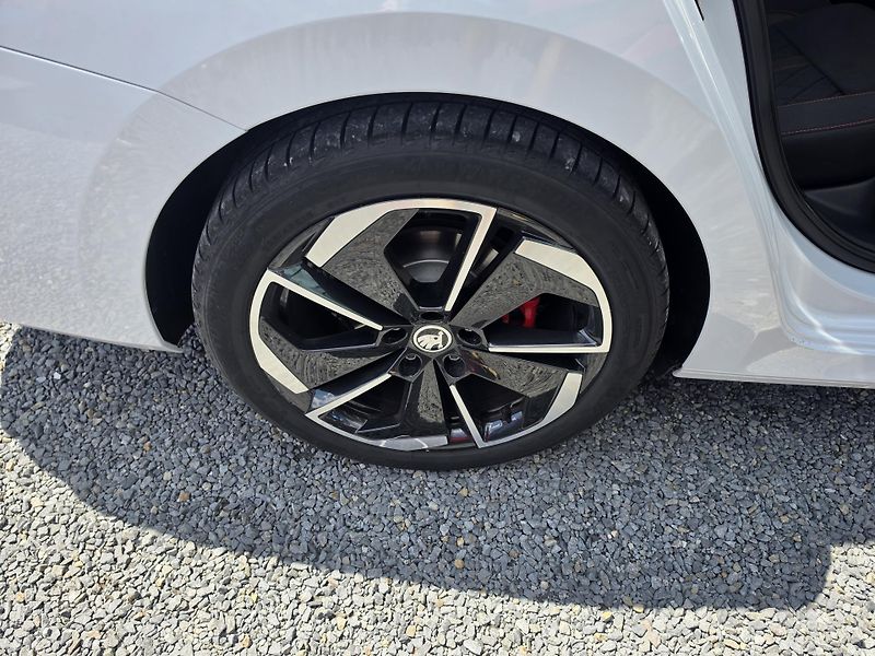 Škoda Octavia 2.0 TDI RS DSG 5100km - fotka 8 z 17