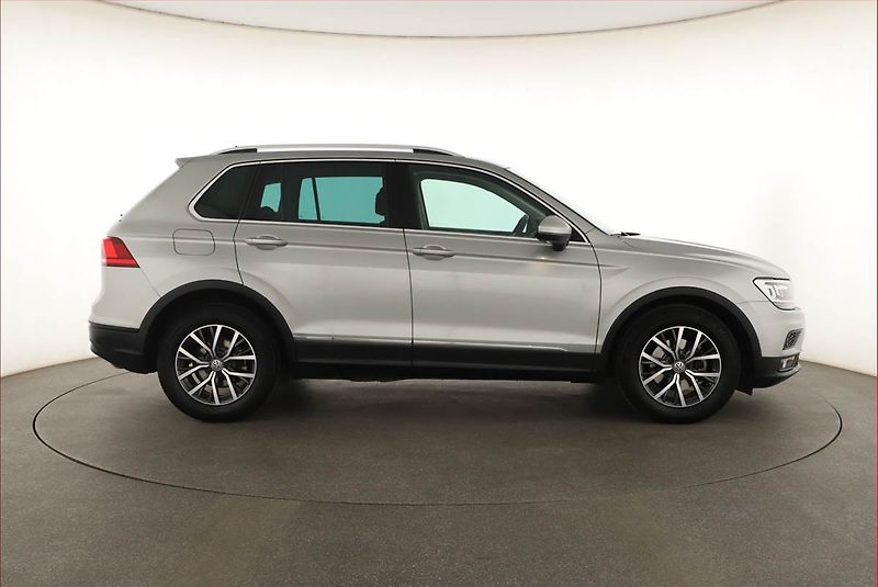Volkswagen Tiguan (2018) 1.4 TSI, ČR,1.maj, Tempomat - fotka 6 z 20