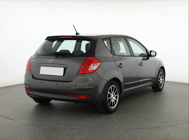 Kia Ceed (2010) 1.4 CVVT, po STK - fotka 5 z 15