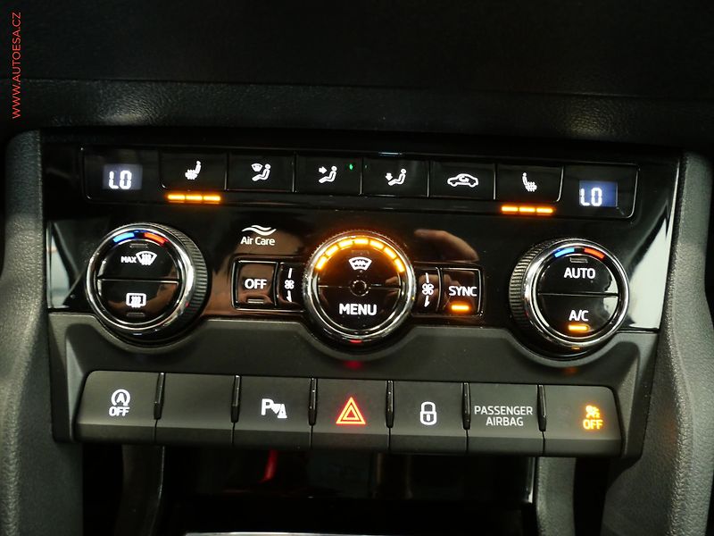 Škoda Karoq (2019) 1.5 TSi, Style, DSG, LED - fotka 18 z 24